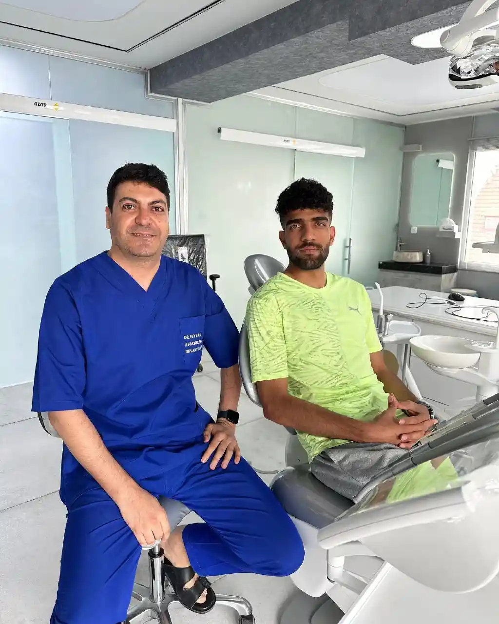 مراجعه کننده محترممون بازیکن تراکتور آرش قادری