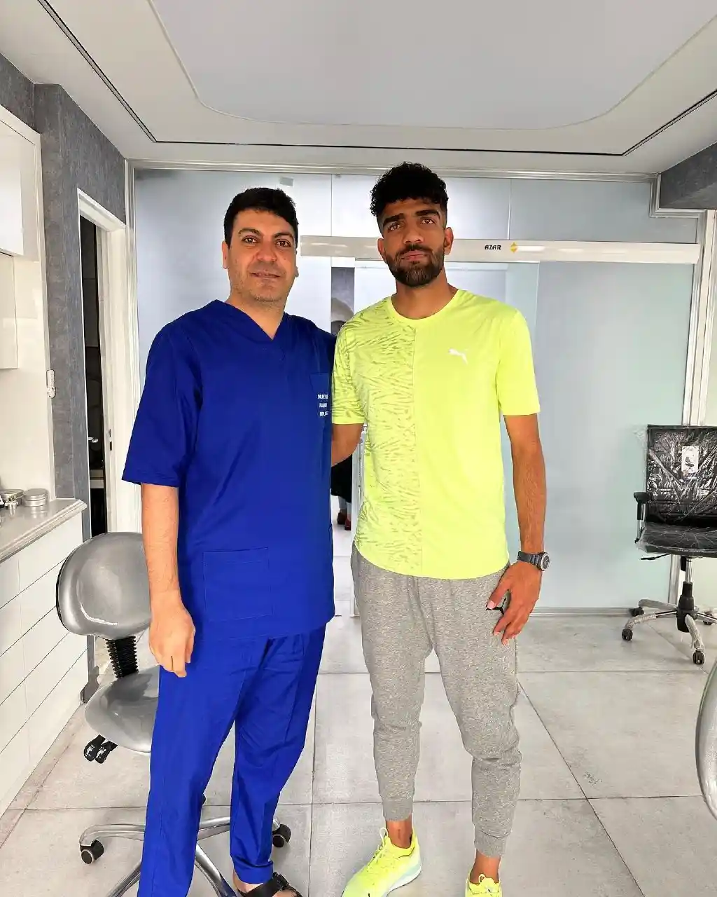 مراجعه کننده محترممون بازیکن تراکتور آرش قادری